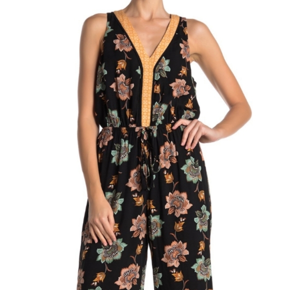 🆕🌿Nordstrom FLORAL JUMPSUIT🌿 - Picture 2 of 4